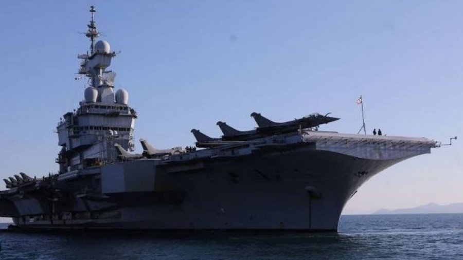 Στον Φαληρικό Όρμο, ανοιχτά της Μαρίνας Ζέας, αγκυροβόλησε το Γαλλικό αεροπλανοφόρο Charles De Gaulle