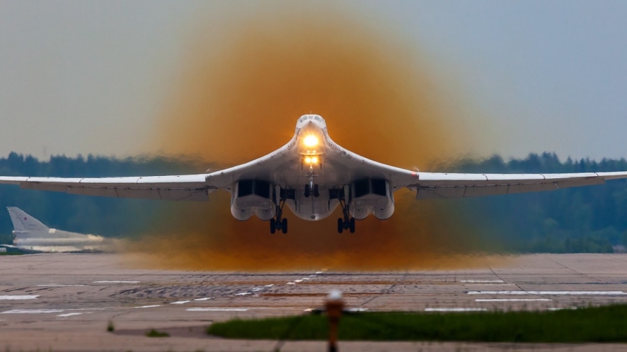 Ρωσικός όλεθρος: Το υπερηχητικό Tu-160 με μια 1 λέξη: Αναντικατάστατο - Τέσσερις κινητήρες, ταχύτητα 2,05 Mach - Τρόμος για ΗΠΑ