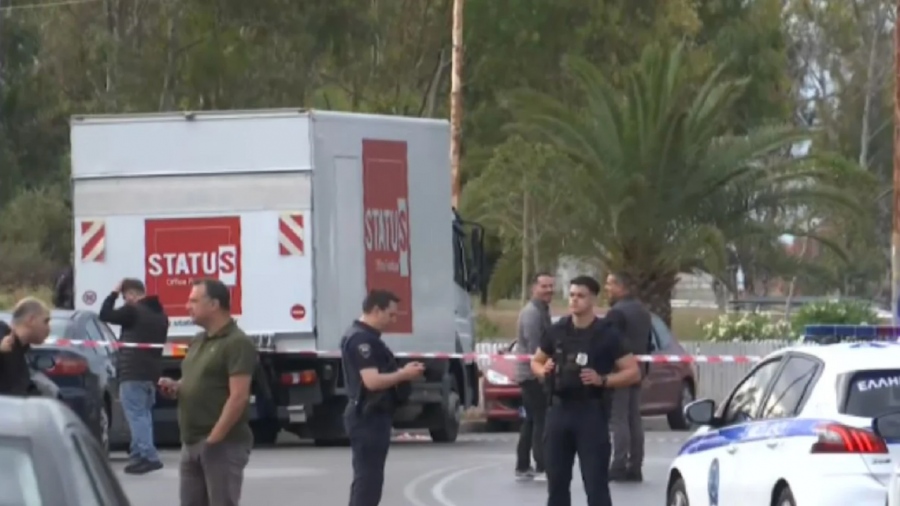Συναγερμός στο Μικρολίμανο: Αστυνομικοί πυροβόλησαν άνδρα που έβγαλε όπλο σε έλεγχο - Είχε πάνω του 6 χειροβομβίδες