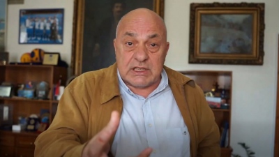 Μπέος για Ακύλα: Παρουσιάζεται μια εικόνα τραγική για την Ελλάδα - Ένα παιδί να κουνάει τον κ@λ@ του - Δεν είναι πρότυπα οι Καπουτζίδηδες
