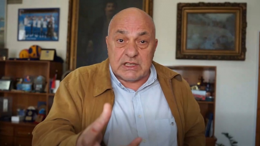 Μπέος για Ακύλα: Παρουσιάζεται μια εικόνα τραγική για την Ελλάδα - Ένα παιδί να κουνάει τον κ@λ@ του - Δεν είναι πρότυπα οι Καπουτζίδηδες