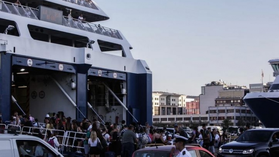 Χωρίς προβλήματα η έξοδος των αδειούχων του Αυγούστου μέσω των εθνικών οδών - Αυξημένη κίνηση και στα λιμάνια