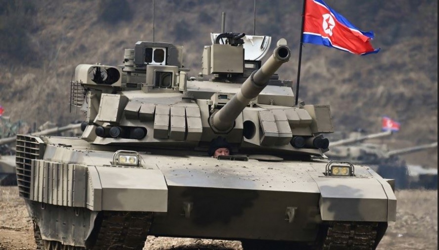 Ο Kim οδηγεί άρμα μάχης και καλεί τον στρατό της Βόρειας Κορέας να προετοιμαστεί για πόλεμο