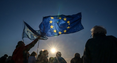 Σεισμός από τη «Γενιά Ζ» - Οι Ευρωπαίοι νέοι... απορρίπτουν Δημοκρατία και ΕΕ - Οι Έλληνες οι πιο σκεπτικοί