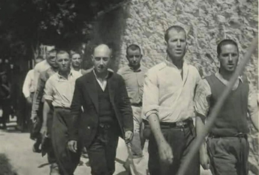Η Ελλάδα αποκτά τις ιστορικές φωτογραφίες των 200 της Καισαριανής - Επιβεβαιώθηκε ότι είναι αυθεντικές