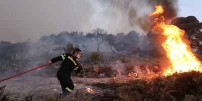 Η κόλαση παραμένει εδώ – Πύρινη λαίλαπα σαρώνει την Αλεβίτσα του δήμου Νεστορίου στην Καστοριά