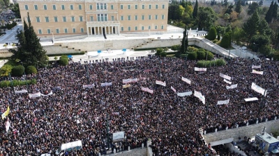 Πολιτικός σεισμός μετά τις συγκεντρώσεις για Τέμπη – Η αντιπολίτευση θα ζητήσει προ ημερησίας διατάξεως συζήτηση στη Βουλή