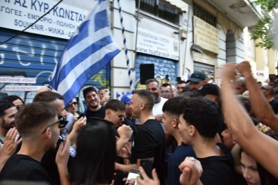 Σεισμός στην Αθήνα για Κασιδιάρη: Χιλιάδες λαού στα νέα του γραφεία - Ενθουσιασμός στη νεολαία για νέο κόμμα