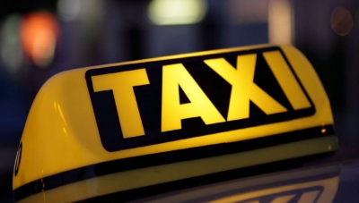 Συνελήφθη οδηγός ταξί: Χρέωσε 110 ευρώ για διαδρομή από το αεροδρόμιο μέχρι το λιμάνι του Πειραιά