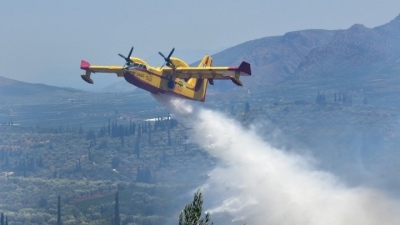 Με τέσσερα πυροσβεστικά αεροσκάφη συνέδραμε η Ελλάδα την Αλβανία για την αντιμετώπιση μεγάλης δασικής πυρκαγιάς
