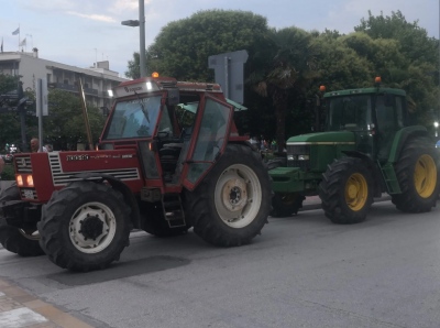 Στα κάγκελα οι αγρότες: Πορεία με τρακτέρ στα Τρίκαλα - «Η κατάσταση είναι αφόρητη»
