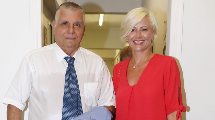 Το ελληνικό Δημόσιο διεκδικεί πάνω από 9 εκατ. ευρώ από τους κληρονόμους Γιάννη Τράγκα και Μαρία Καρρά