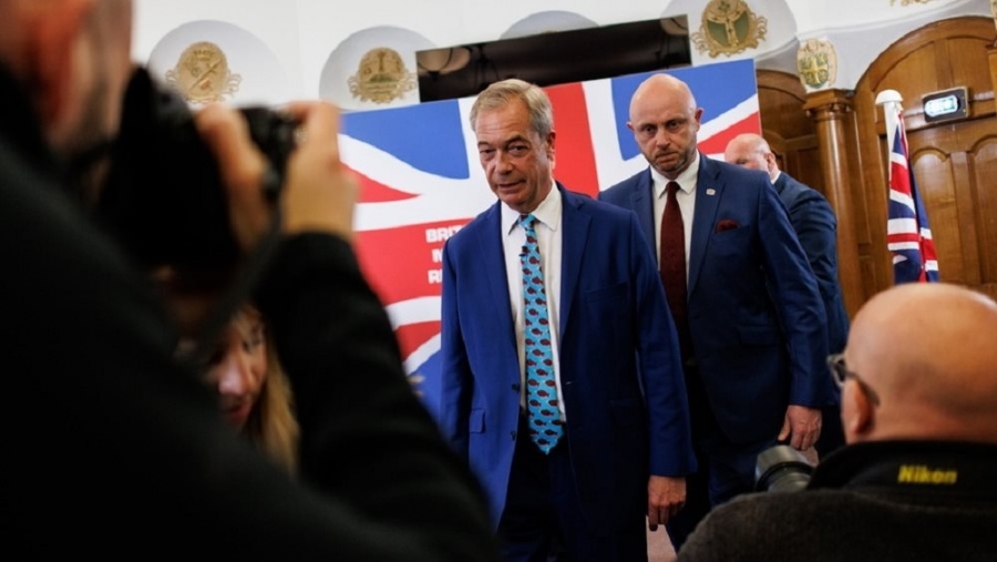 Σάλος στη Βρετανία: Ο Farage παραιτείται από τη βουλευτική του έδρα και οδηγεί την περιφέρεια σε νέες εκλογές