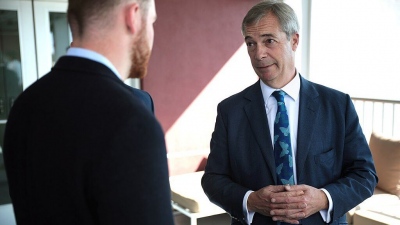 Farage, η επιστροφή: Προκαλεί τον Sunak σε debate για τη μετανάστευση και τις καταστροφικές συνέπειες