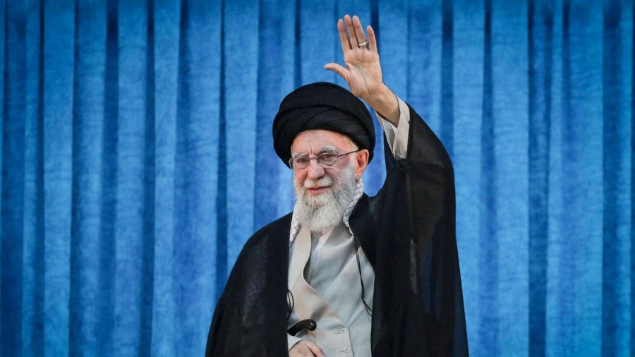 Πράξη ισχυρού συμβολισμού - Ο Khamenei έφυγε από την Τεχεράνη και πήγε στην πόλη Qom για κάτι πολύ σοβαρό