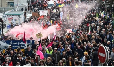 Πολιτικός «σεισμός» στη Γαλλία - Η κυβέρνηση Macron αντιμέτωπη με δύο προτάσεις μομφής