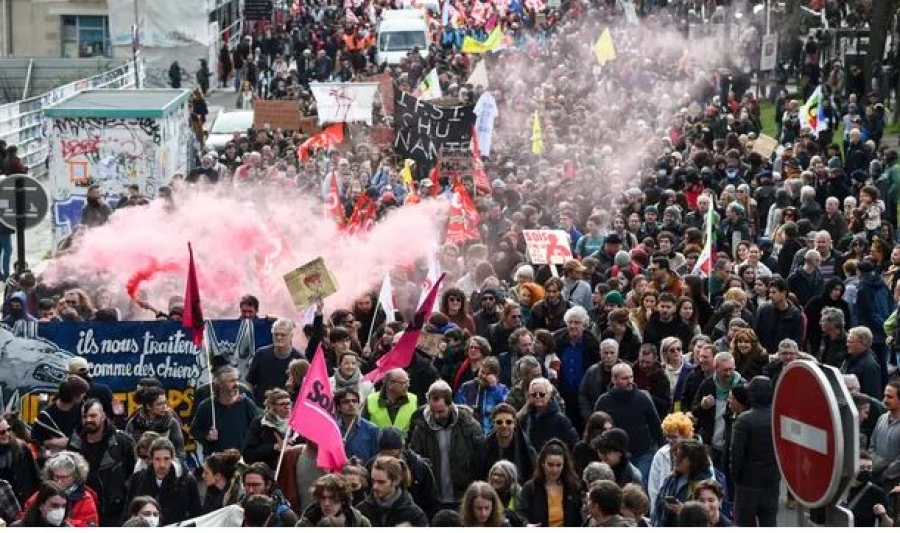 Πολιτικός «σεισμός» στη Γαλλία - Η κυβέρνηση Macron αντιμέτωπη με δύο προτάσεις μομφής