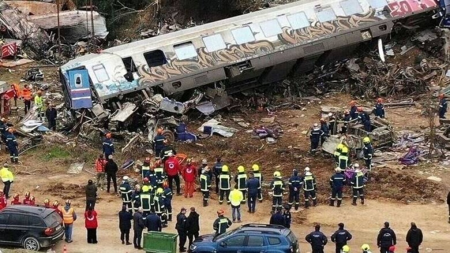 Βόμβα για Τέμπη: «Ανθρωποκτονία με ενδεχόμενο δόλο κατά συρροή», ζητείται άρση ασυλίας Καραμανλή - Καταπέλτης 1,32 εκατ. υπογραφές