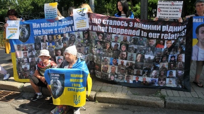 Τραντάχτηκε το Κίεβο - Μαζικές διαδηλώσεις από οικογένειες αγνοούμενων στρατιωτών - Οργή προς το ανάλγητο καθεστώς Zelensky