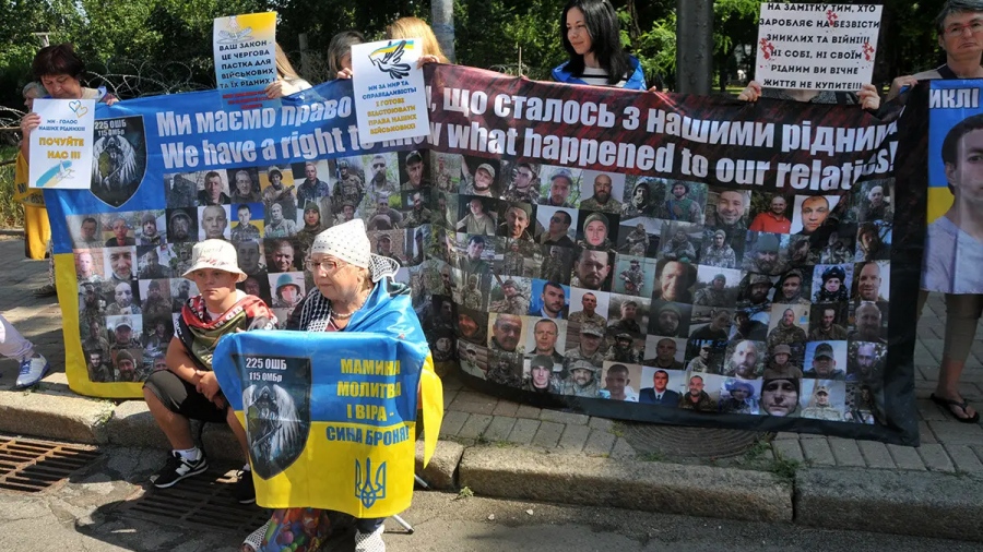 Τραντάχτηκε το Κίεβο - Μαζικές διαδηλώσεις από οικογένειες αγνοούμενων στρατιωτών - Οργή προς το ανάλγητο καθεστώς Zelensky