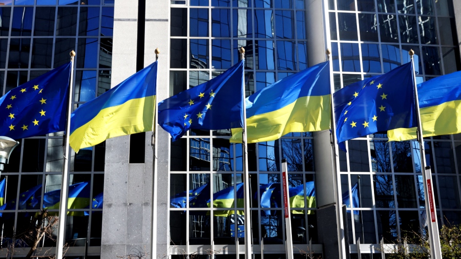 Σύνοδος Κομπάρσων - Διχάστηκε το κόμμα του πολέμου, Starmer - Μacron θέλουν στρατό στην Ουκρανία, η Γερμανία έκανε πίσω
