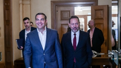 Τρίωρη συνάντηση Τσίπρα - Στουρνάρα: Στο επίκεντρο κόκκινα δάνεια, πλειστηριασμοί, μερίσματα