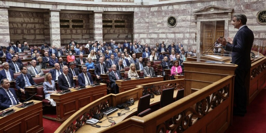 Στα κάγκελα βουλευτές για τους εξωκοινοβουλευτικούς, ετοιμάζουν έφοδο στα υπουργεία