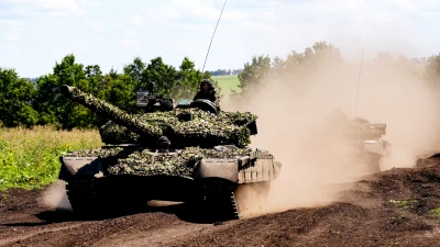 Δέος με το ρωσικό T-80BVM - Μετατρέπεται σε «κλουβί θανάτου» και ρίχνεται μαζικά στα μέτωπα της Ουκρανίας