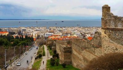 Νέα εικόνα για τα βυζαντινά τείχη της Θεσσαλονίκης με σύγχρονο αρχιτεκτονικό φωτισμό