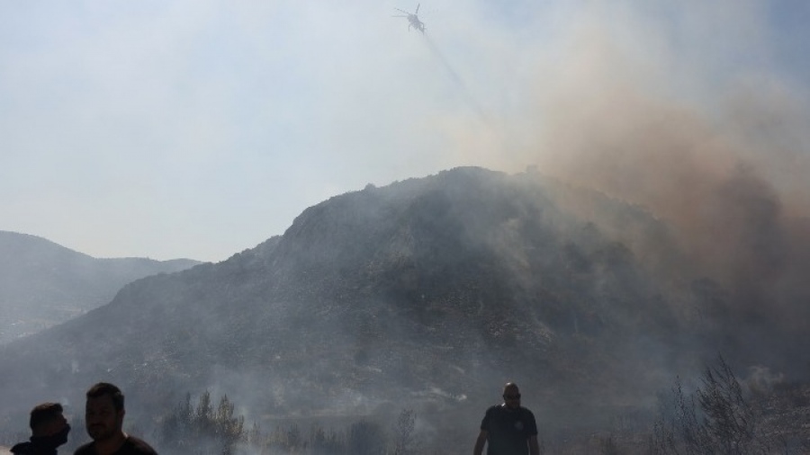 Κυκλοφοριακές ρυθμίσεις στη Σαλαμίνα λόγω της μεγάλης φωτιάς