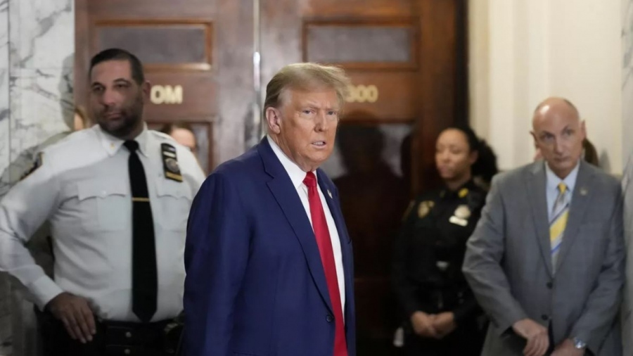 Bρώμικος πόλεμος κατά Trump στις ΗΠΑ – Eξοντωτικό πρόστιμο 365 εκατ. δολ. για να μην είναι υποψήφιος στις προεδρικές εκλογές