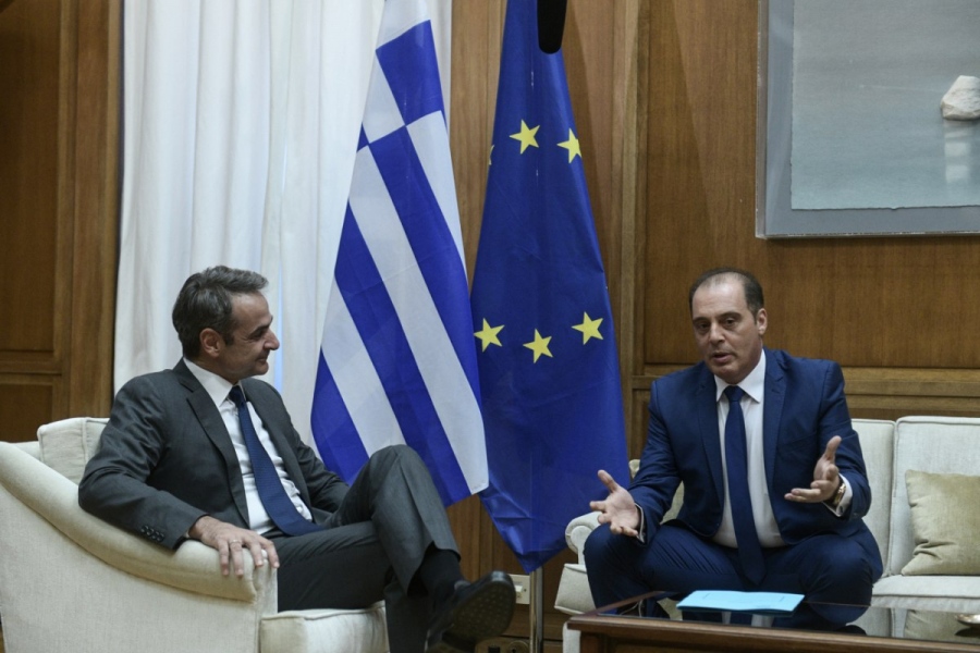 ΠΑΣΟΚ: Εμφανίστηκε πάλι ο αυτοφωράκιας του Μητσοτάκη, Κυριάκος Βελόπουλος