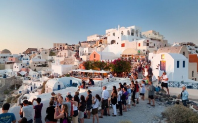 Ο τουρισμός δημιουργεί απανωτά ρεκόρ απασχόλησης - Ποια επαγγέλματα κυριαρχούν στις προσλήψεις