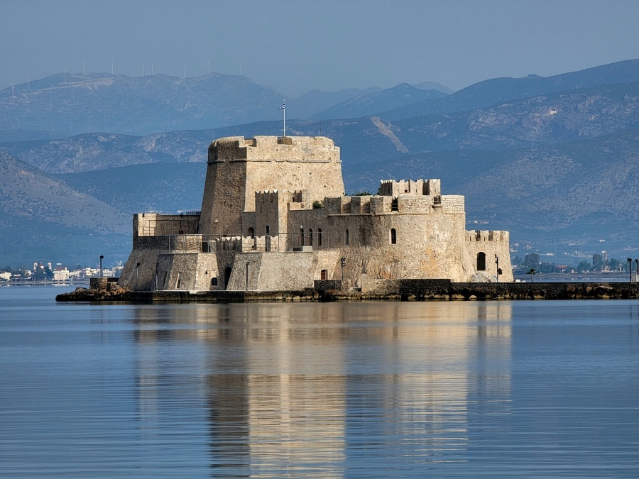 Ξεπουλιέται ό,τι απέμεινε στη χώρα - Η κυβέρνηση παζαρεύει μέχρι και το Μπούρτζι! - Η λέξη «δημόσια περιουσία» θα εξαφανιστεί