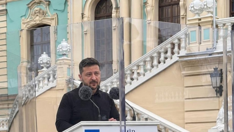 Πρωτοφανής ένταση στην Ουκρανία – Πίσω από θωρακισμένο αλεξίσφαιρο γυαλί μίλησε ο Zelensky, φόβοι για εξέγερση