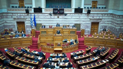 Χαμός στη Βουλή για τις υποκλοπές - Με 151 βουλευτές η απόφαση για την Εξεταστική - Αποχώρησαν ΠΑΣΟΚ, ΣΥΡΙΖΑ