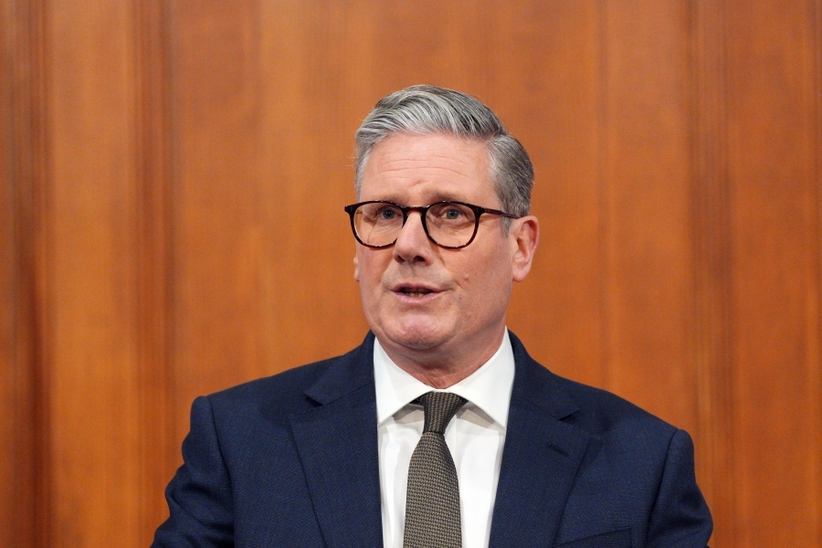 Μεγάλη Βρετανία: Ο Keir Starmer στηρίζει τον Peter Mandelson μετά την αποκάλυψη σχέσης με τον Jeffrey Epstein