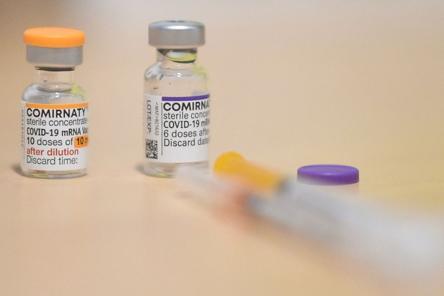Moderna και  Pfizer  ξεκινούν δοκιμές  εμβολίων για τα στελέχη BA.4 και BA.5 του Covid