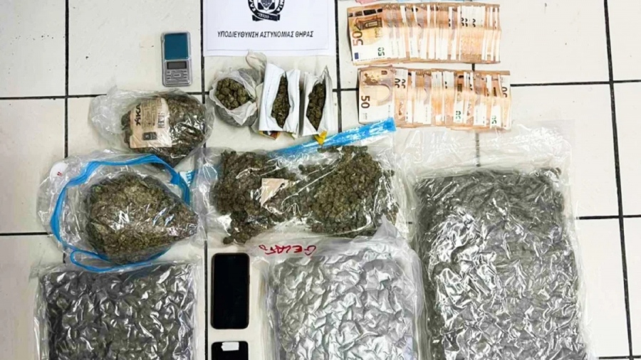 Έφοδος της ΕΛ.ΑΣ. σε 17 σπίτια στη Σαντορίνη