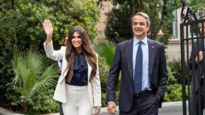 Δείπνο Μητσοτάκη προς τιμήν της Kimberly Guilfoyle στο Μέγαρο Μαξίμου για τα 250 χρόνια της Ανεξαρτησίας των ΗΠΑ