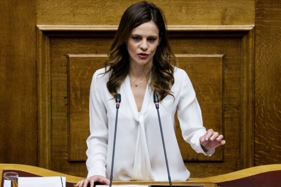 Αχτσιόγλου (ΣΥΡΙΖΑ): “Εκτός από ωτακουστής είναι και τυχοδιώκτης ο κ. Μητσοτάκης”