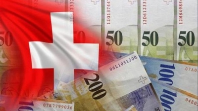 Πάει μακριά η βαλίτσα για τα δάνεια σε ελβετικό φράγκο