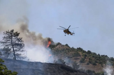Φωτιά στο Κρυονέρι Κυθήρων - Καίει χαμηλή βλάστηση σε δύσβατη περιοχή