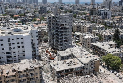 Στις φλόγες η Τεχεράνη - Κτίρια του ιρανικού υπουργείου Εξωτερικών και του υπουργείου Δικαιοσύνης χτύπησε το Ισραήλ