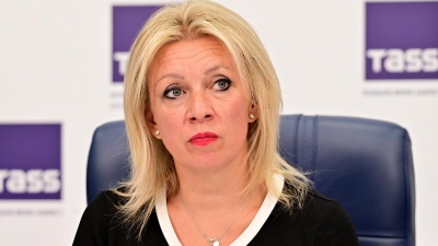 Σφυροκόπημα Zakharova σε von der Leyen: «Σατανισμός σε όλο του το μεγαλείο να στηρίζεις τη δολοφονία 150 παιδιών στο Ιράν»