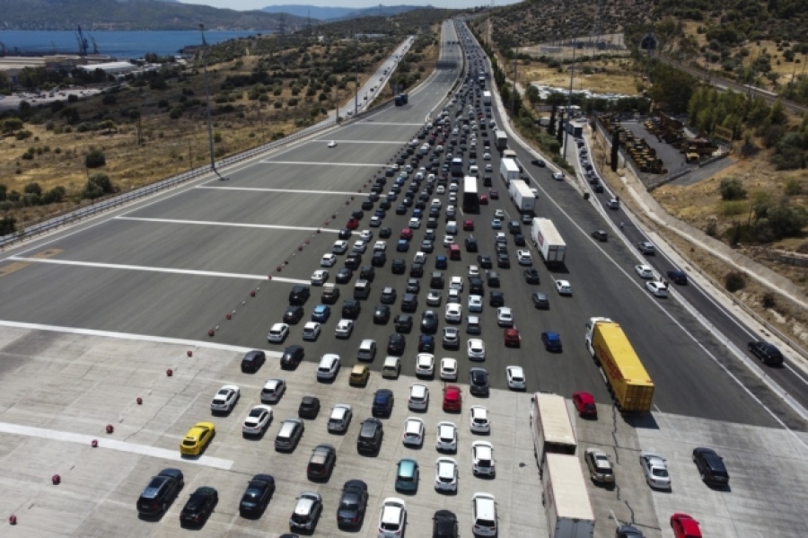 Η «μεγάλη έξοδος» των Αθηναίων, σχεδόν 80.000 ΙΧ πέρασαν τα διόδια σε 12 ώρες