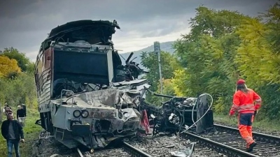 Μνήμες Τεμπών - Ανατριχιαστική σύγκρουση τρένων στη Σλοβακία