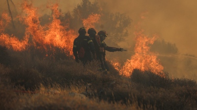 Φωτιά στη Θεσσαλονίκη - Μεγάλη επιχείρηση της Πυροσβεστική, στη μάχη και εναέρια μέσα - Εστάλη μήνυμα από το 112