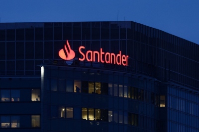 Η απόλυτη ανατροπή στην Ασία: Η Santander «ξηλώνει» Κινέζο τραπεζίτη και προαναγγέλλει κύμα σκληρών περικοπών