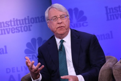 Ο «αρχιερέας» του short selling, Jim Chanos, προειδοποιεί… Έρχεται ντόμινο, καταρρέει η «μηχανή χρέους» της Wall Street
